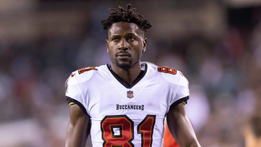 El exestrella de la NFL, Antonio Brown, es extraditado a Estados Unidos por intento de asesinato