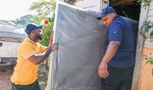 Asistencia Social entrega enseres a familias afectadas por tornado en Miches