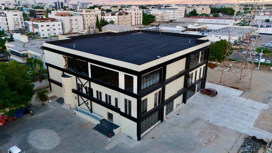 Pasaportes comienza mudanza a su nuevo edificio