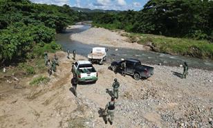 Detienen a tres personas sorprendidas realizando extracción ilegal en la ribera del río Nigua