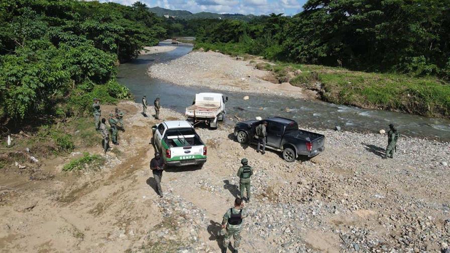 Detienen a tres personas sorprendidas realizando extracción ilegal en la ribera del río Nigua