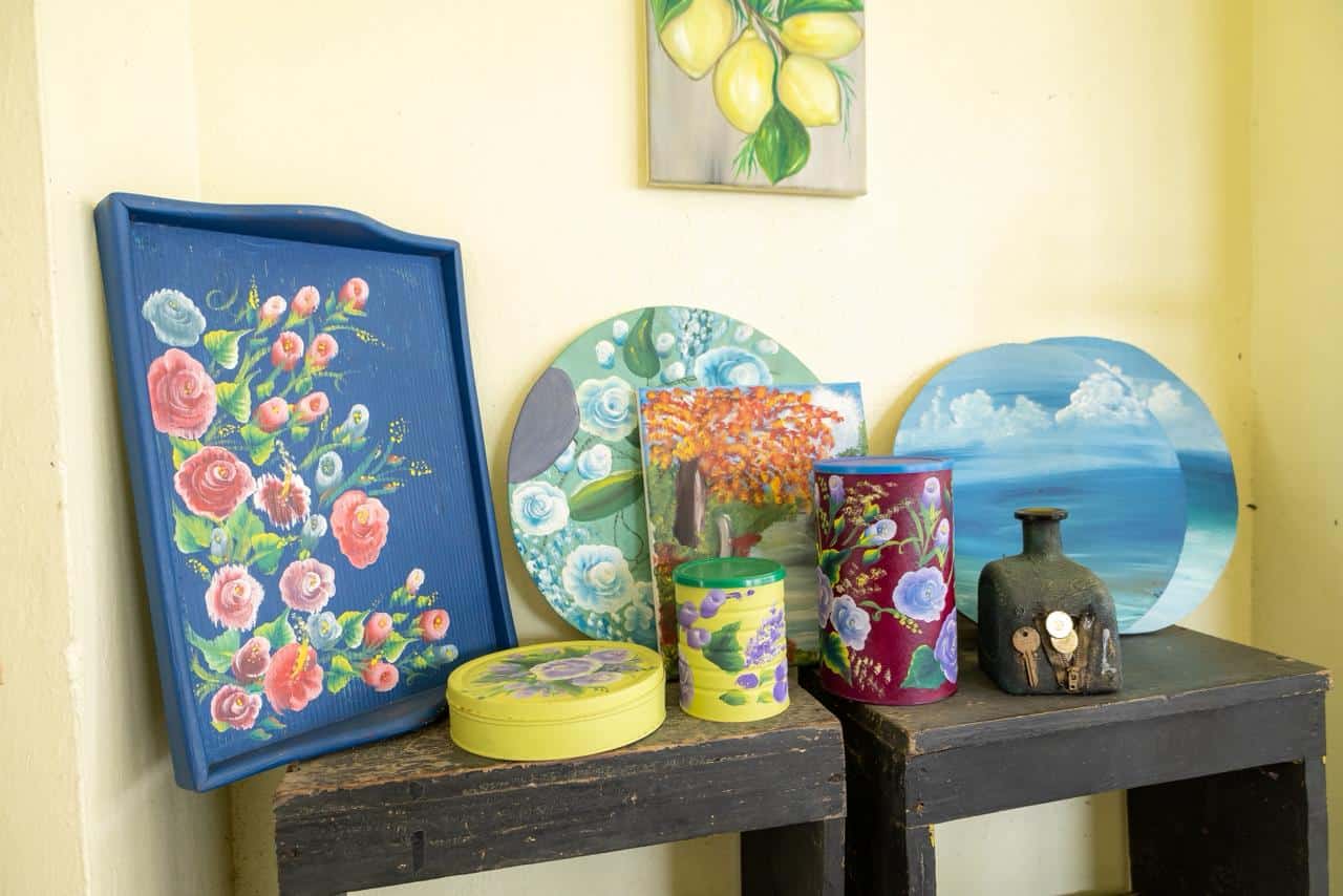 Creaciones hechas a mano por los internos del Centro de Atención Integral para Adolescentes en Conflicto con la Ley Penal, en Ciudad del Niño, Hato Nuevo