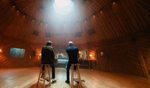 Juan Luis Guerra y Sting colaboran por primera vez en nueva versión de Estrellitas y duendes