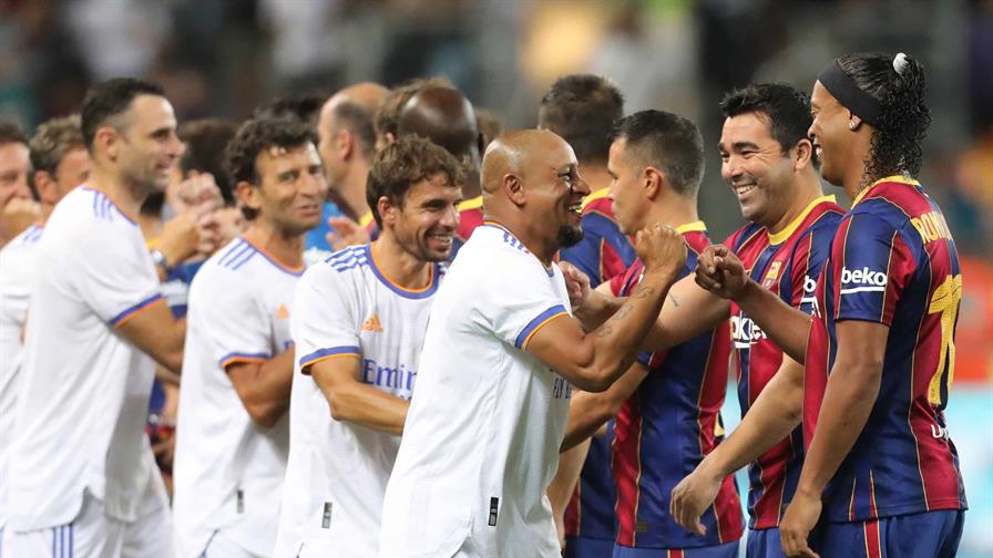 Exjugadores del Barça listos para amistoso ante exfutbolistas del Madrid en El Salvador