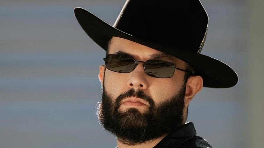 Carín León y Carlos Santana lanzan Velas, su primera colaboración Carín León y Carlos Santana lanzan Velas, su primera colaboración