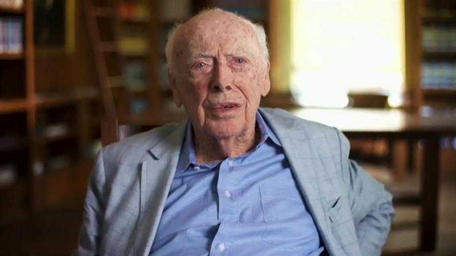 Muere James Watson, científico que ayudó a descubrir la estructura del ADN, a los 97 años