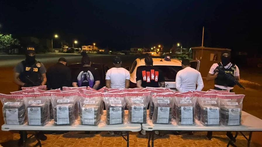Decomisan 150 paquetes de cocaína y arrestan a cinco hombres en Azua