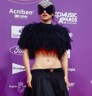 El impactante look de Rosalía en su primera alfombra roja tras el lanzamiento de "LUX"