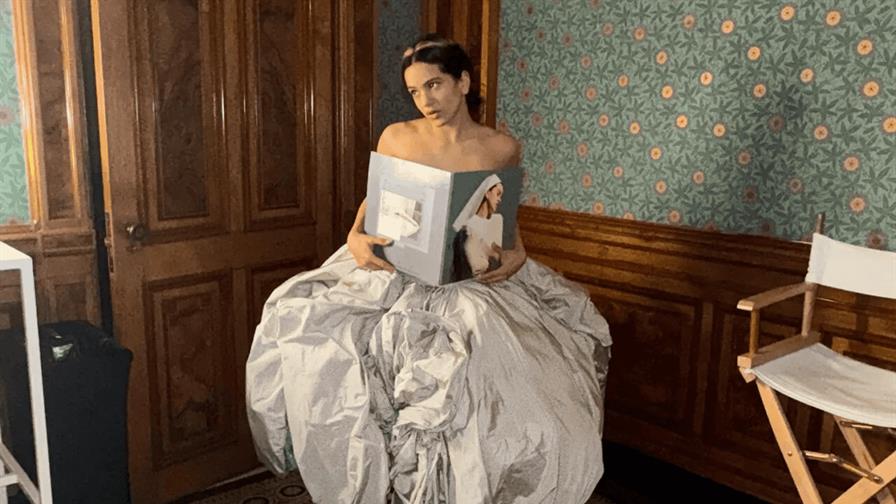 Rosalía sube a los cielos con su nuevo álbum Lux Rosalía sube a los cielos con su nuevo álbum Lux