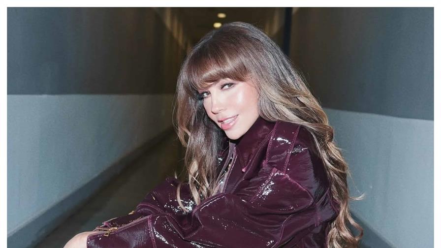 Thalía lanza "Santa", su nuevo tema navideño bilingüe Thalía lanza "Santa", su nuevo tema navideño bilingüe