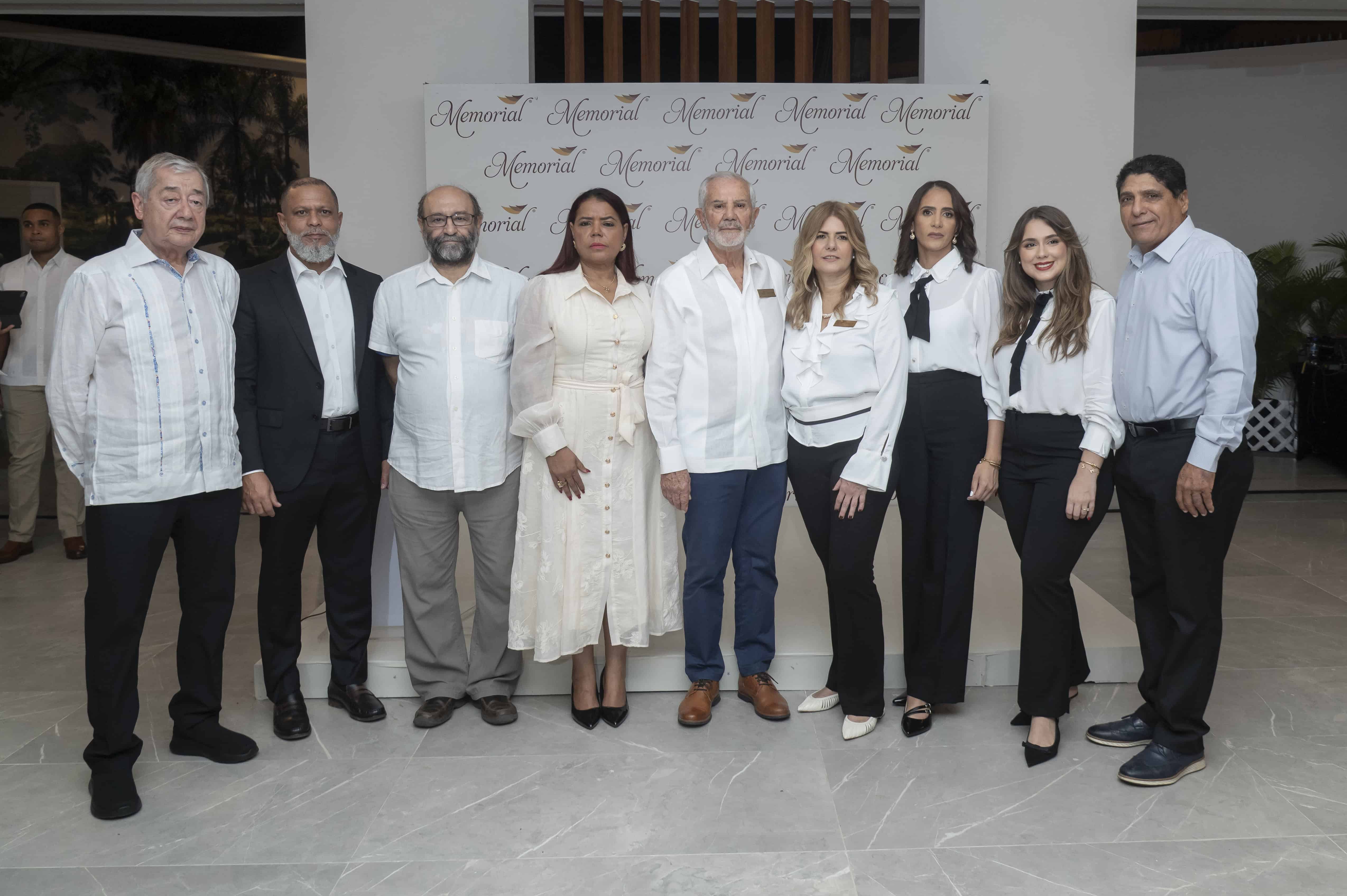 Fernando Concha, Gervis Peña, le Père José Muñoz, Anny Marte, Carlos Termini Bellone, Yoanna Termini, Eudalisa Rodríguez, Patricia Termini et Carlos González Lembert.