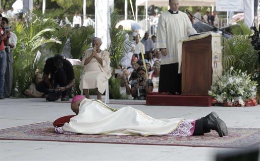 Fieles celebran la creación de la Diócesis Stella Maris y la ordenación de su primer obispo