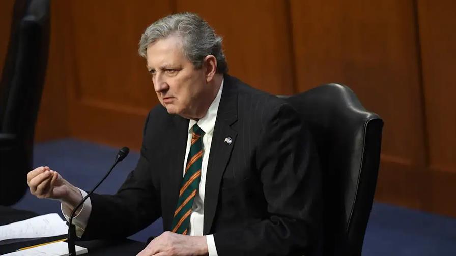 El Senador Kennedy advierte que cierre del Gobierno podría prolongárse por mucho tiempo El Senador Kennedy advierte que cierre del Gobierno podría prolongárse por mucho tiempo