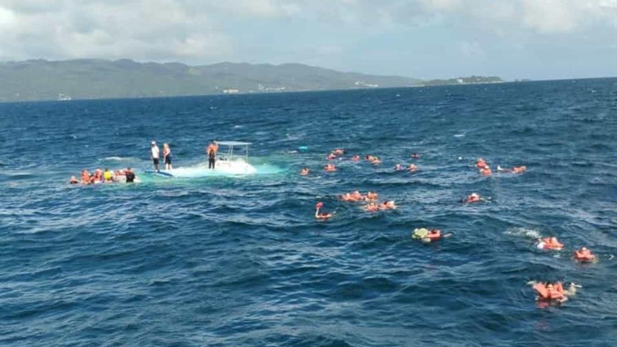 Catamarán lleno de vacacionistas se accidenta en Samaná