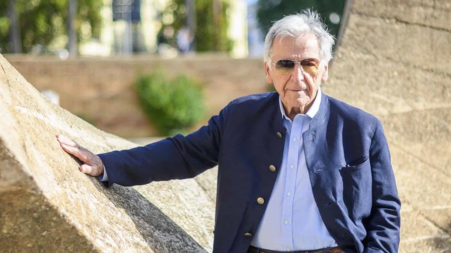 Costa-Gavras: "El cine no tiene que hacer un discurso político, sino contar lo que se ve" Costa-Gavras: "El cine no tiene que hacer un discurso político, sino contar lo que se ve"