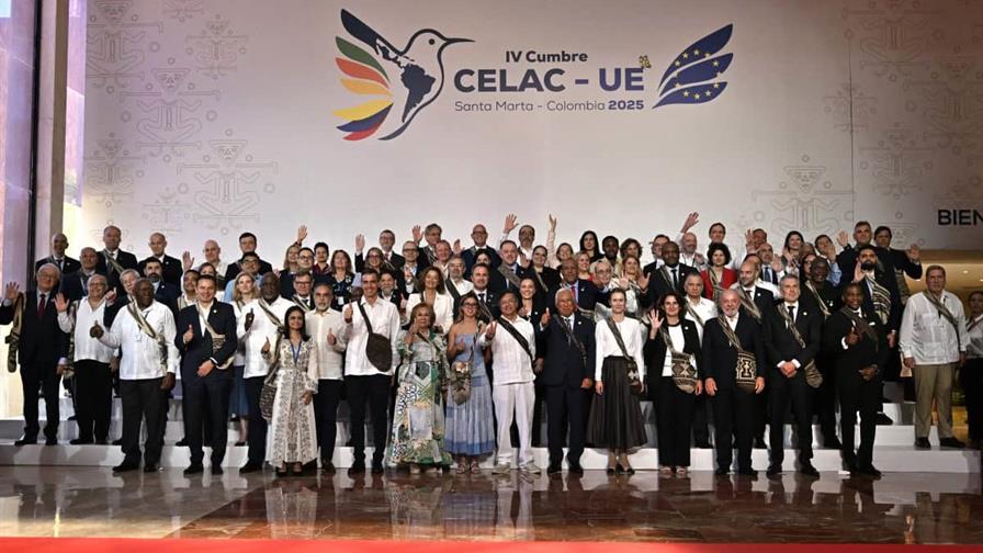 Cumbre Celac-UE comienza con un acto sagrado de la autoridad indígena de la Sierra Nevada