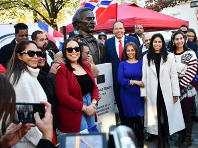 Develan primera etapa del busto de Juan Pablo Duarte