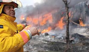 Incendio afecta fábrica de plásticos en la zona sur de Santiago