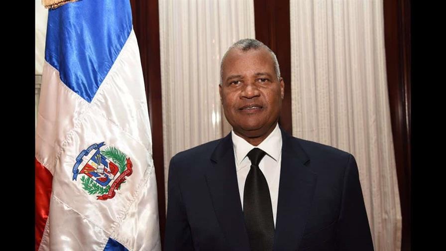 Padre de solicitado en extradición por los EE. UU., es juez de tribunal de tierra Padre de solicitado en extradición por los EE. UU., es juez de tribunal de tierra