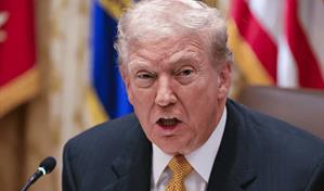 Trump celebra la dimisión del director de la BBC y le acusa de corrupto