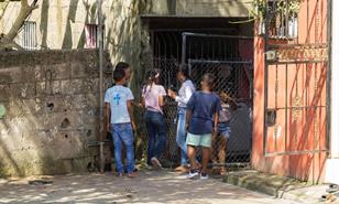 El área de juegos infantiles que se convirtió en un campo de batalla en Los Girasoles