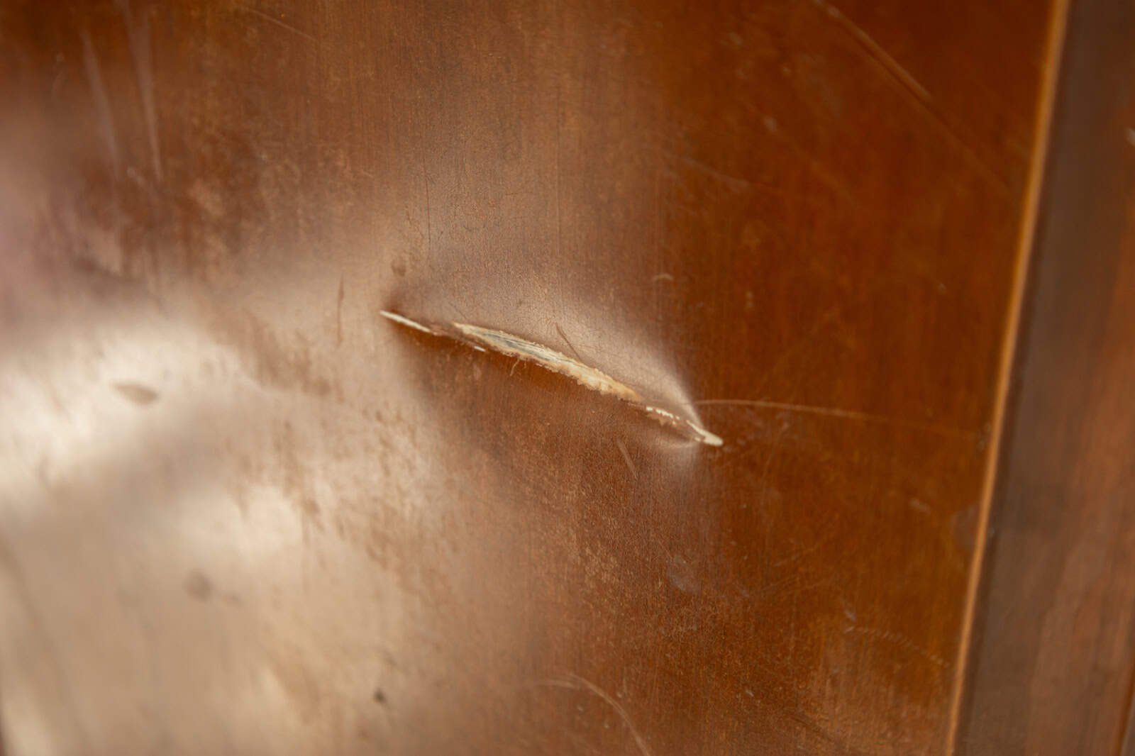 Las balas llenaron las paredes de agujeros, sin producir pérdidas humanas.