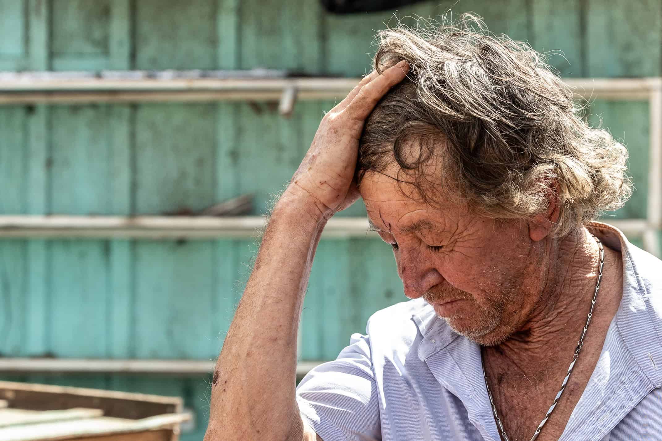 José Acir, de 61 años, reacciona este domingo, en la ciudad de Rio Bonito do Iguaçu, estado de Paraná (Brasil). Las cerca de 700 familias a las que un violento tornado dejó sin viviendas el pasado viernes en Río Bonito do Iguaçu, dicen que lo perdieron todo y que no saben cuánto tardarán en reerguir lo que demoraron toda la vida para construir. <br>