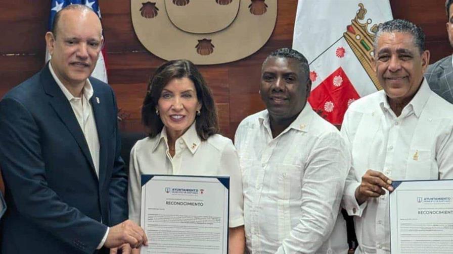 La gobernadora de NY recibe la llave de Santiago; se compromete a trabajar por el Yaque del Norte