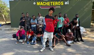 Detenido dominicano que transportaba 19 extranjeros con condición migratoria irregular en un Camry