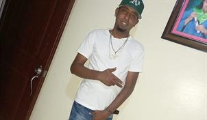 Grupo mata a joven a palos y cuchillas en Santiago porque le rozó motor con su carro