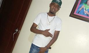 Grupo mata a joven a palos y cuchillas en Santiago porque le rozó motor con su carro