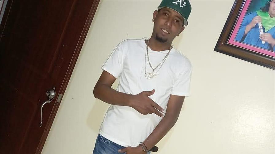 Grupo mata a joven a palos y cuchillas en Santiago porque le rozó motor con su carro