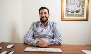 Jon Urrutia el estratega detrás del impulso operativo de Doggis Arepa Bar en Miami