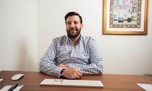 Jon Urrutia el estratega detrás del impulso operativo de Doggis Arepa Bar en Miami