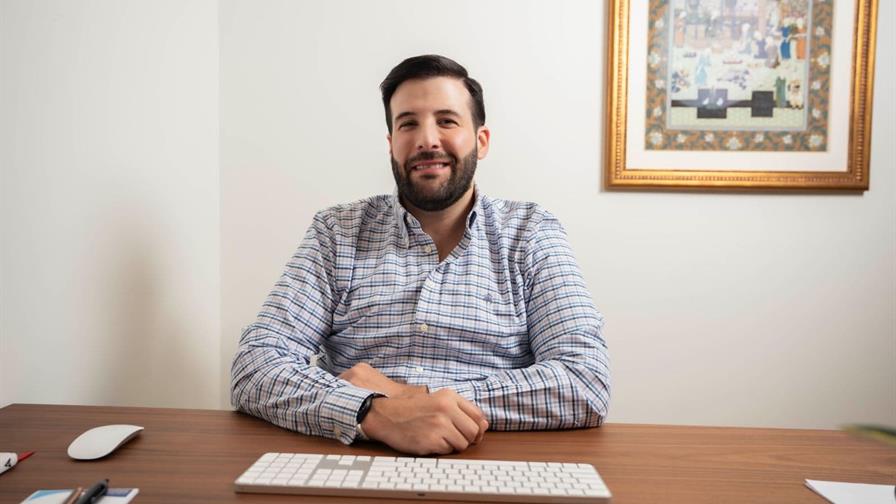 Jon Urrutia el estratega detrás del impulso operativo de Doggis Arepa Bar en Miami Jon Urrutia el estratega detrás del impulso operativo de Doggis Arepa Bar en Miami