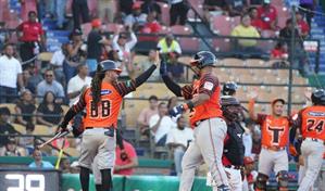 Los Toros del Este apabullan al Escogido en el estadio Quisqueya Juan Marichal