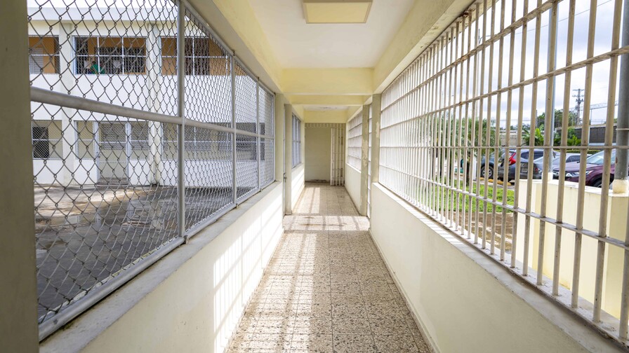 Menores recluidos en RD hacen sus necesidades en recipientes y pasan meses aislados Menores recluidos en RD hacen sus necesidades en recipientes y pasan meses aislados