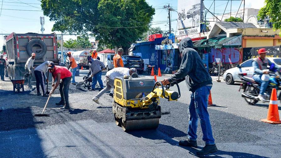 Obras Públicas anuncia que tapa hoyos dejados por Melissa en el Gran Santo Domingo Obras Públicas anuncia que tapa hoyos dejados por Melissa en el Gran Santo Domingo