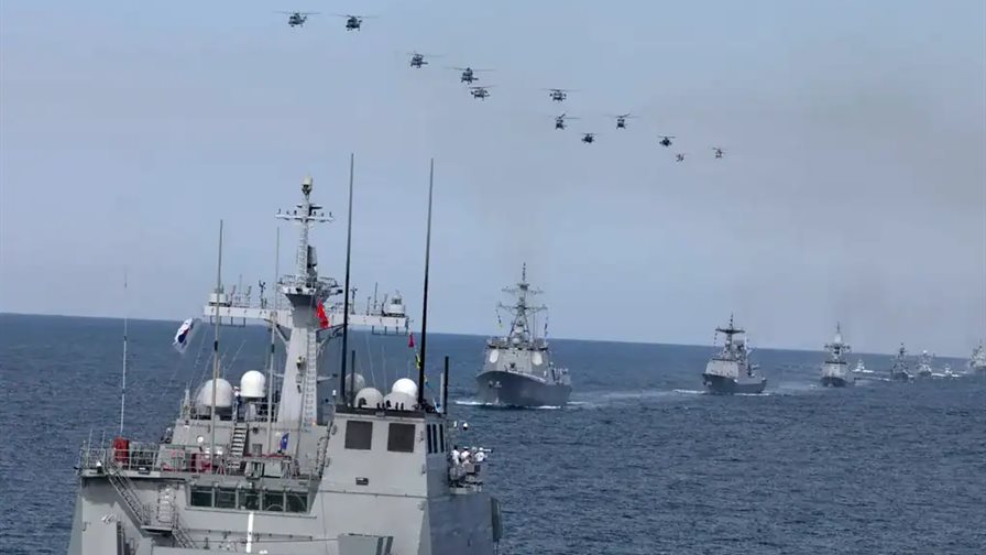 La Armada surcoreana realiza sus primeras maniobras a nivel de flota por su 80 aniversario