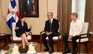 Abinader recibe en el Palacio Nacional a la gobernadora de Nueva York, Kathy Hochul