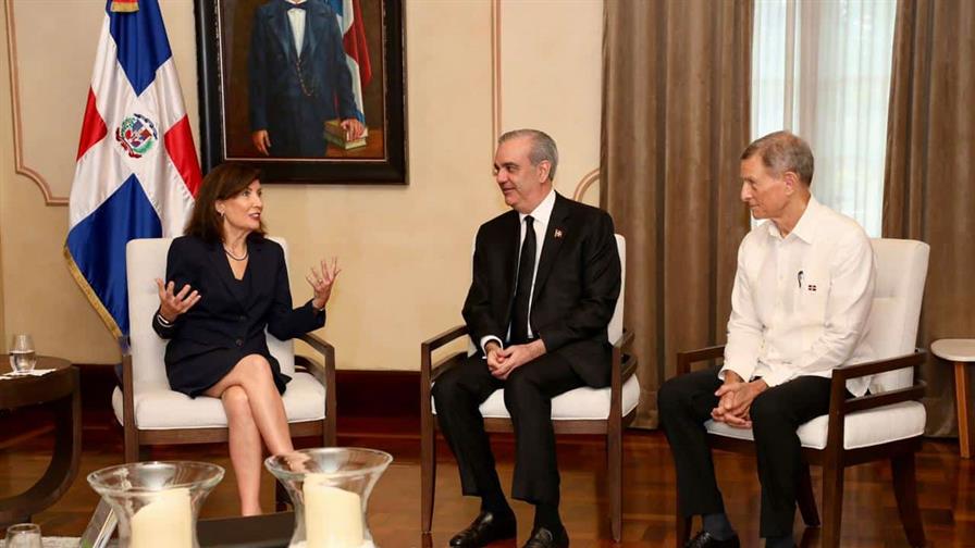 Abinader recibe en el Palacio Nacional a la gobernadora de Nueva York, Kathy Hochul Abinader recibe en el Palacio Nacional a la gobernadora de Nueva York, Kathy Hochul