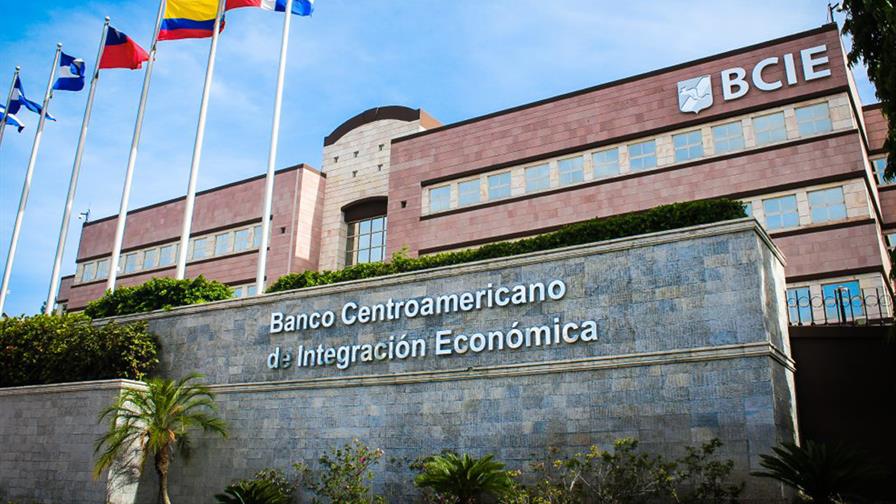 BCIE logra su mayor hito financiero en la historia al alcanzar la calificación de AA+ BCIE logra su mayor hito financiero en la historia al alcanzar la calificación de AA+