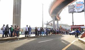 Caos en Santo Domingo por salida del metro y el teleférico tras apagón general