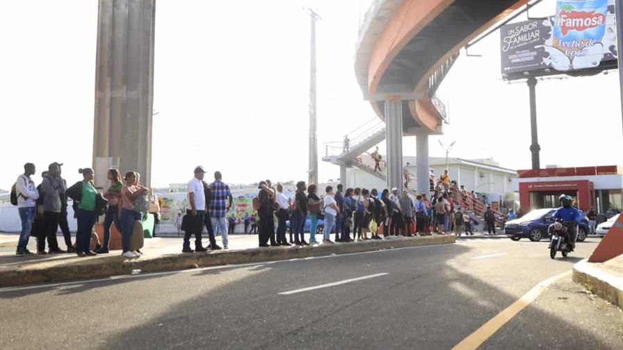 Caos en Santo Domingo por salida del metro y el teleférico tras apagón general Caos en Santo Domingo por salida del metro y el teleférico tras apagón general