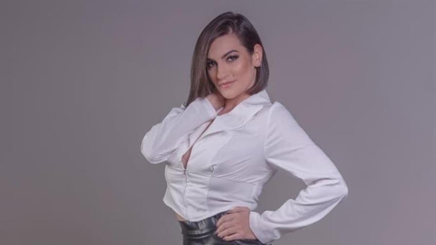 Claudiess lanza su versi&oacute;n en bachata de V&iacute;veme, un homenaje a Laura Pausini