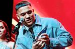 Ebenezer Guerra es reconocido como Artista Revelación del Año en los Glamour Music Awards 2025