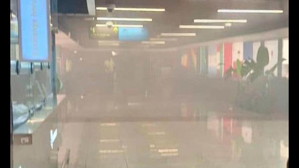 Evacuan área de llegadas en el AILA por humo