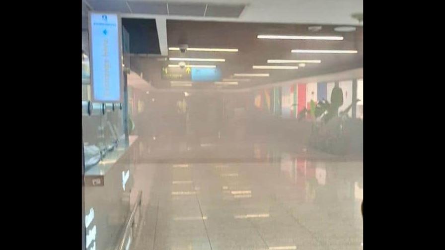 Evacuan área de llegadas en el AILA por humo en una terminal Evacuan área de llegadas en el AILA por humo en una terminal