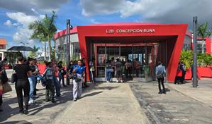 Gente tirada en el suelo y colgada en el aire: así se vivió el apagón en el metro y el teleférico