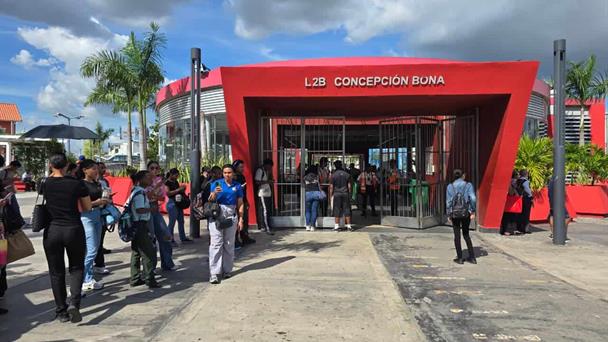 Gente desesperada en el metro y el teleférico durante apagón general